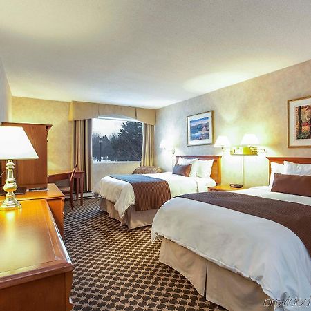 Hotel Universel Montreal Exterior photo