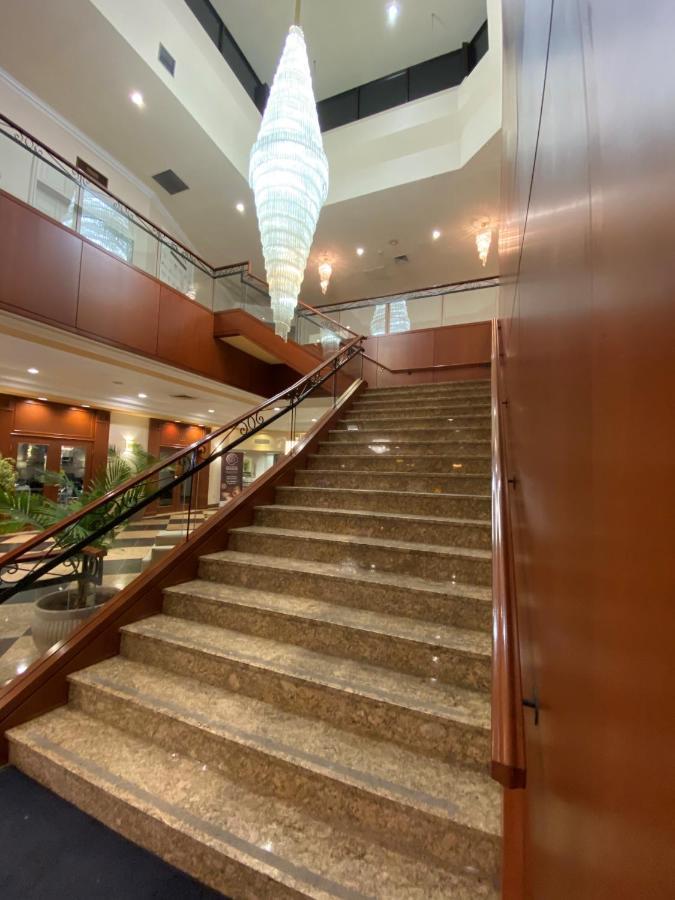 Hotel Universel Montreal Exterior photo