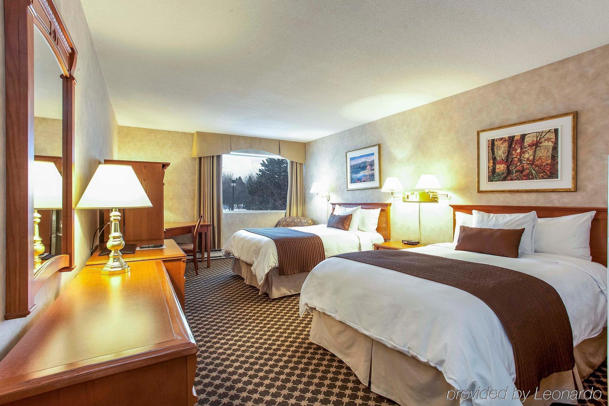 Hotel Universel Montreal Exterior photo