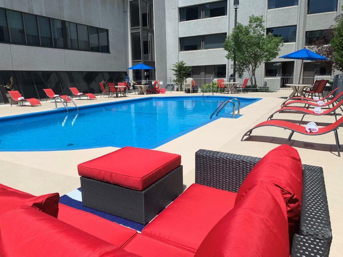 Hotel Universel Montreal Exterior photo
